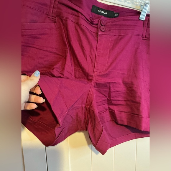 Torrid Women’s Burgundy Shorts Size 20 - Picture 3 of 4